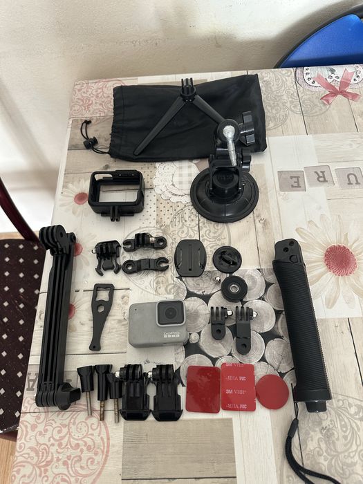 Vand GoPro Hero 7 white cu accesorii