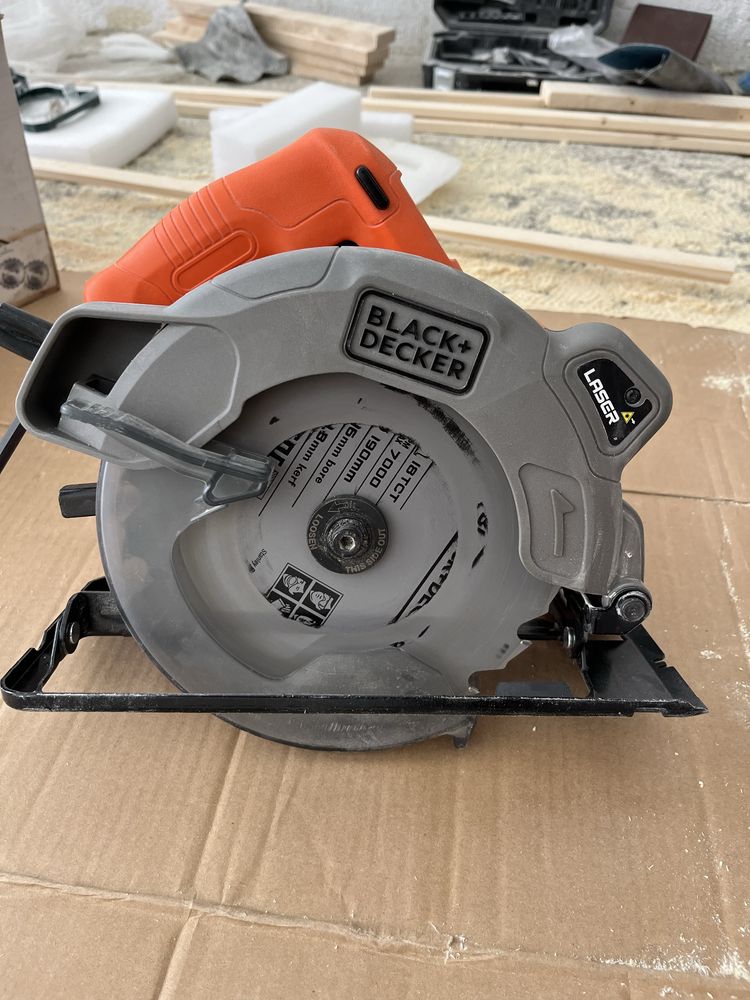 Ръчен циркъляр BLACK&DECKER CS1250LA 1200W 190 mm диск