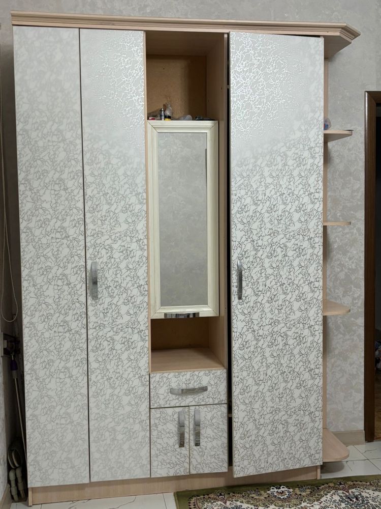 Продается прихожий