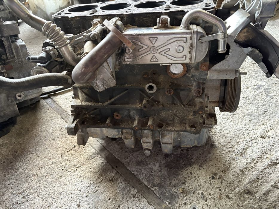 Vw Golf 6 1.6 tdi 105 кс Блок Двигател