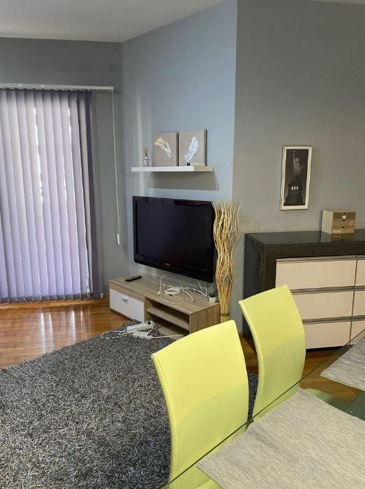 Дава се под наем Двустаен апартамент в Варна, Левски - 74 кв.м за 575 € - Снимка #1