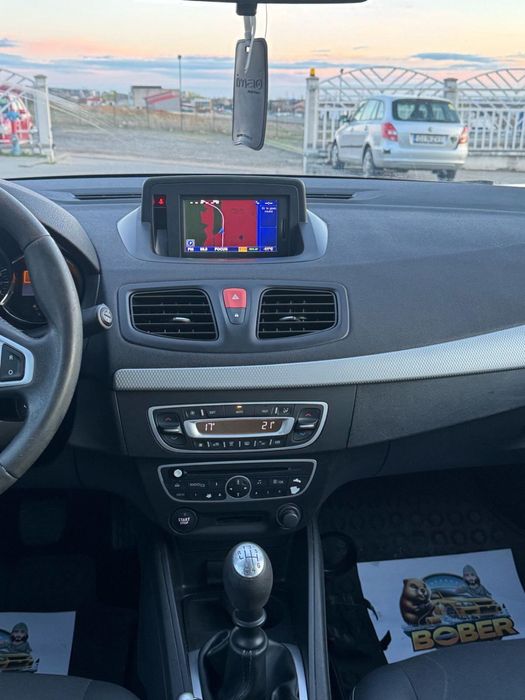 Renault Fluence 2010 navi  clima