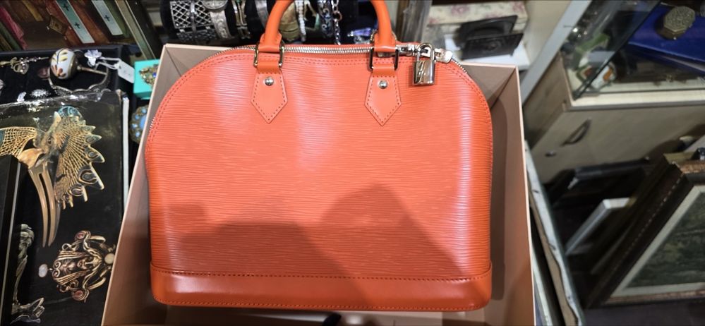 Louis Vuitton Epi Alma PM оригинална
