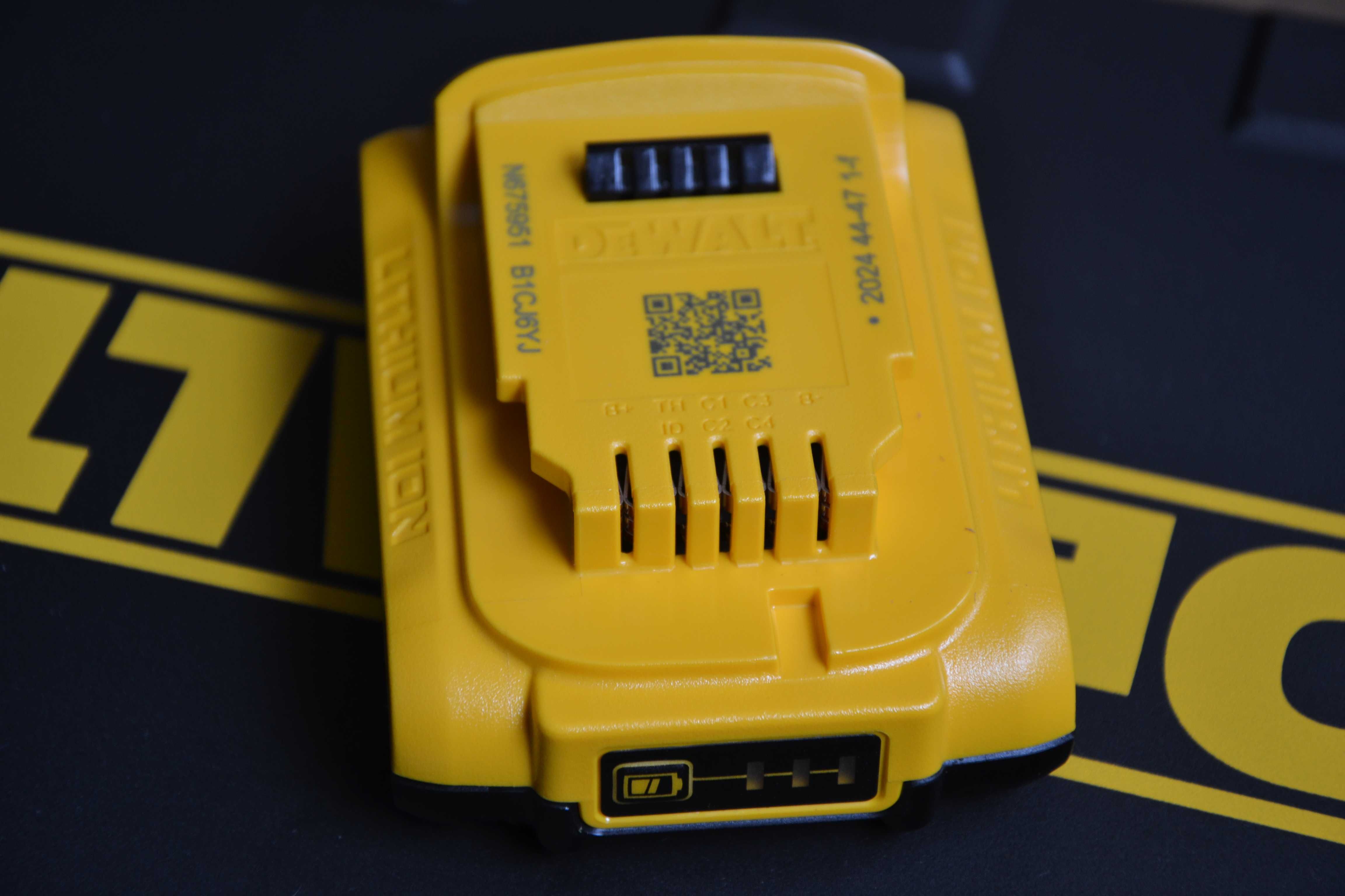 Нова, оригинална батерия DeWalt 18V, 2Ah