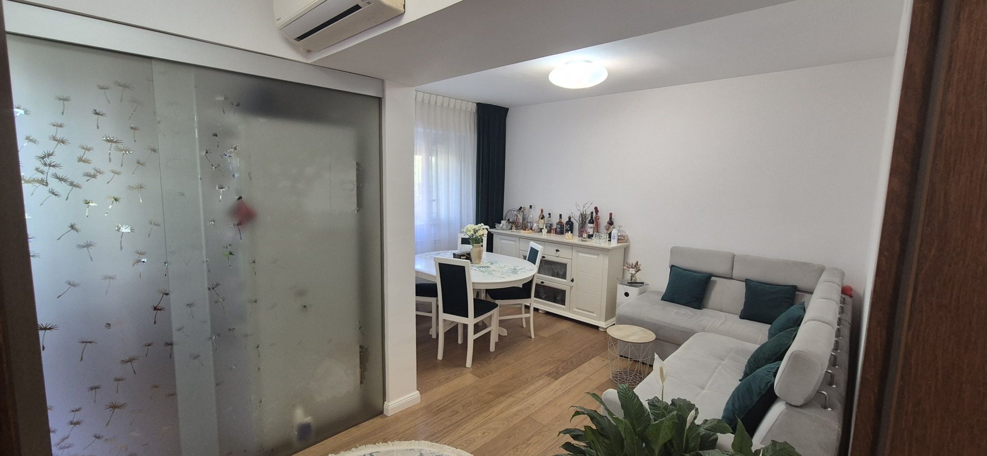 Apartament 4 camere de vanzare, decomandat, bilateral, zona centrala