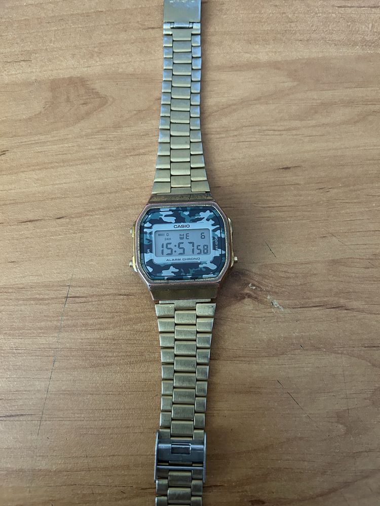 Casio A168WE - Класически дигитален часовник