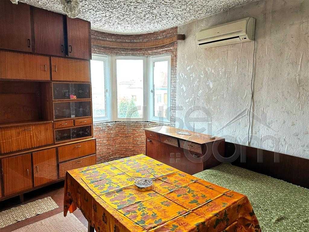Продава етаж от къща