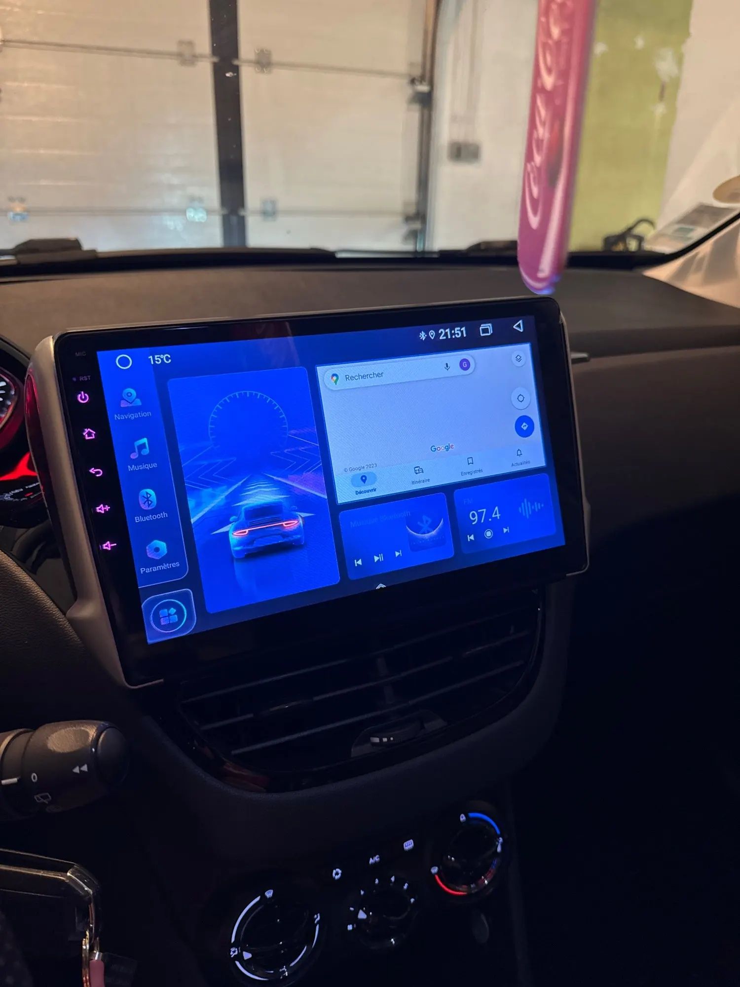 Navigatie auto cu ecran de 11 inci