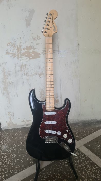 Fender American Performer Stratocaster FSR –Maple Neck,2-point Tremolo