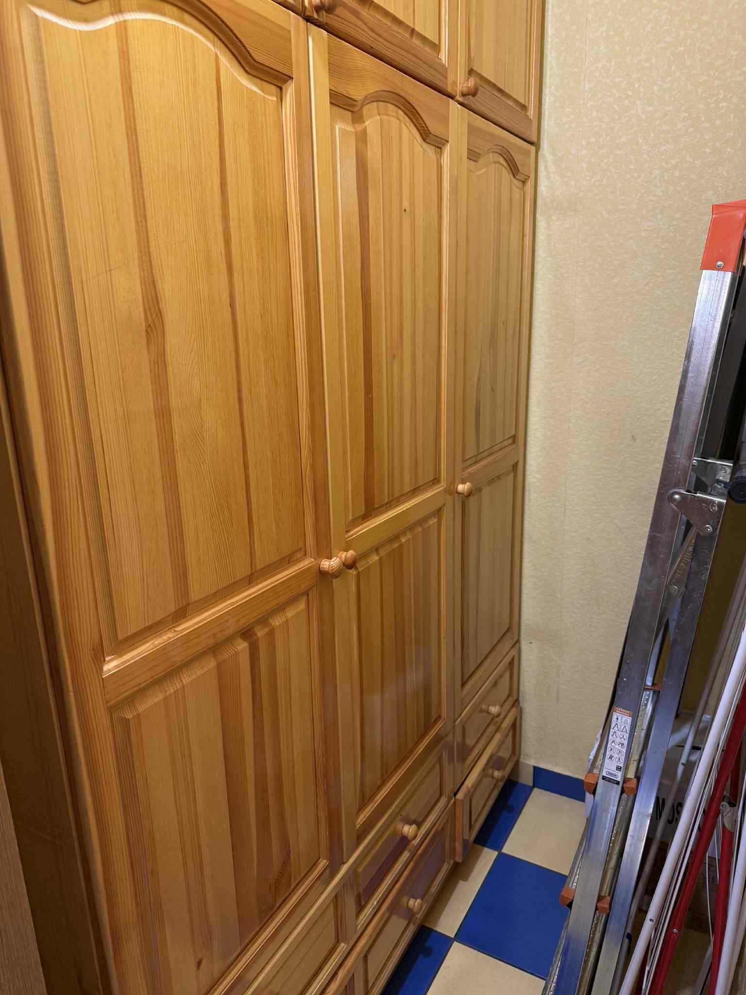 Гардероб от масив
