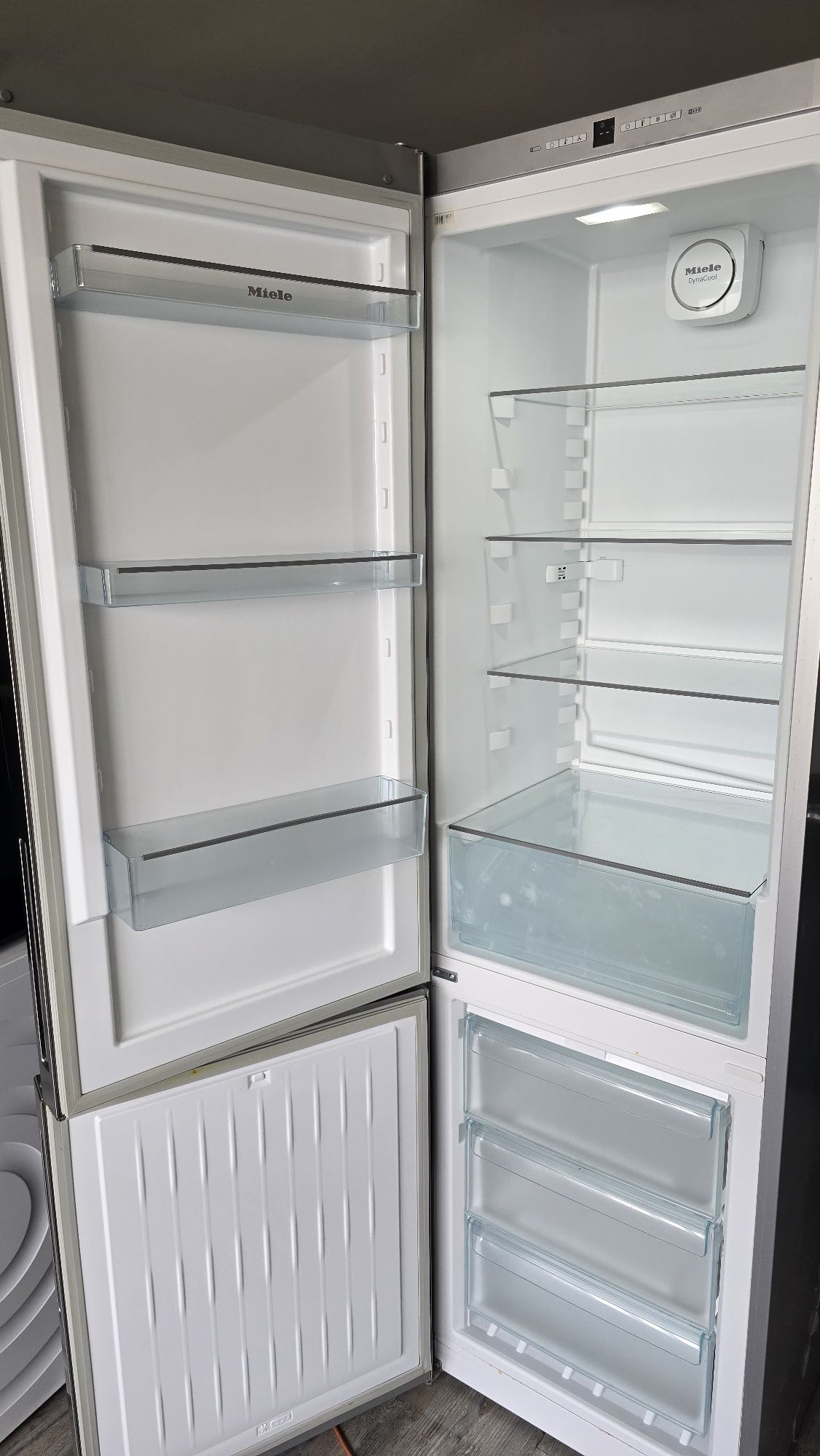 Хладилник с фризер Miele 2m