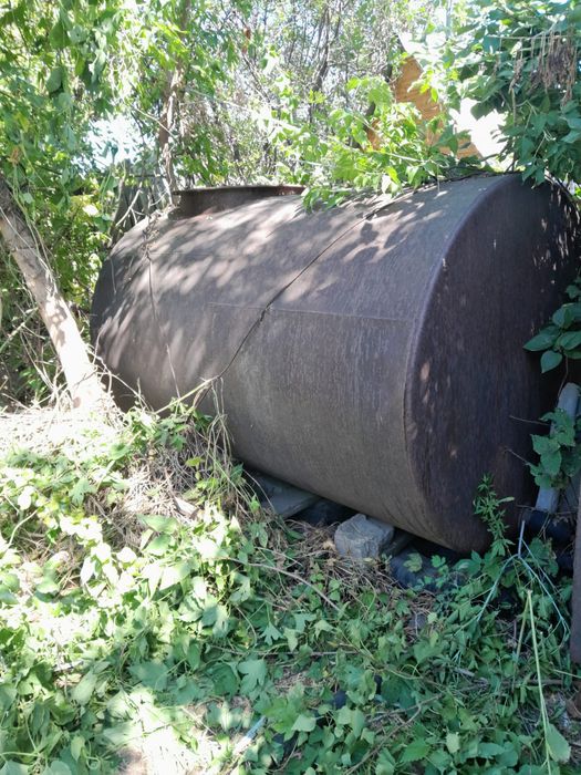 Продам бочку обьём 3 куба