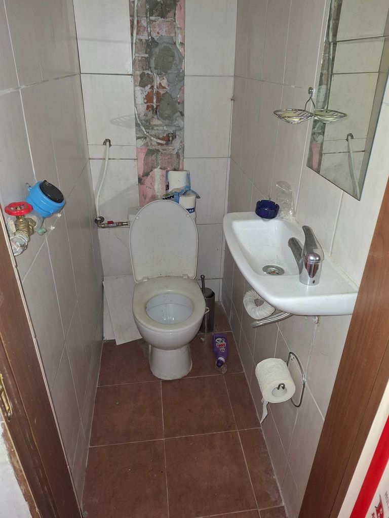 Продава се Тристаен апартамент в Радомир - 95 кв.м за 242 €/кв.м - Снимка #9