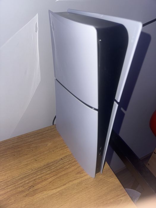 PS5 Slim - De vanzare - Aproape Nou