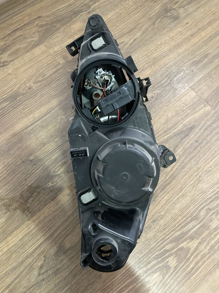 Ляв фар за Peugeot 307 / Пежо 307 2004г
