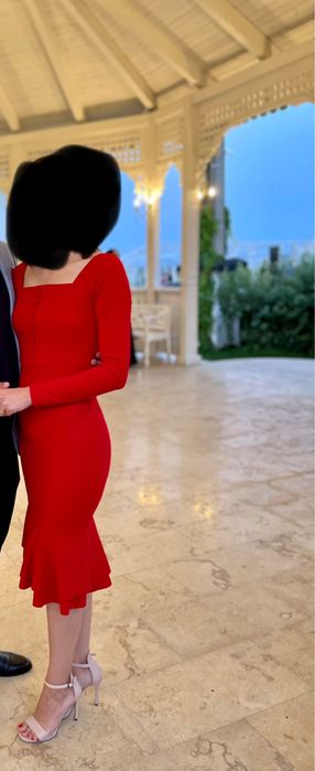 Vand rochie rosu aprins marimea S
