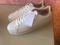 Adidasi Bershka noi marime 43