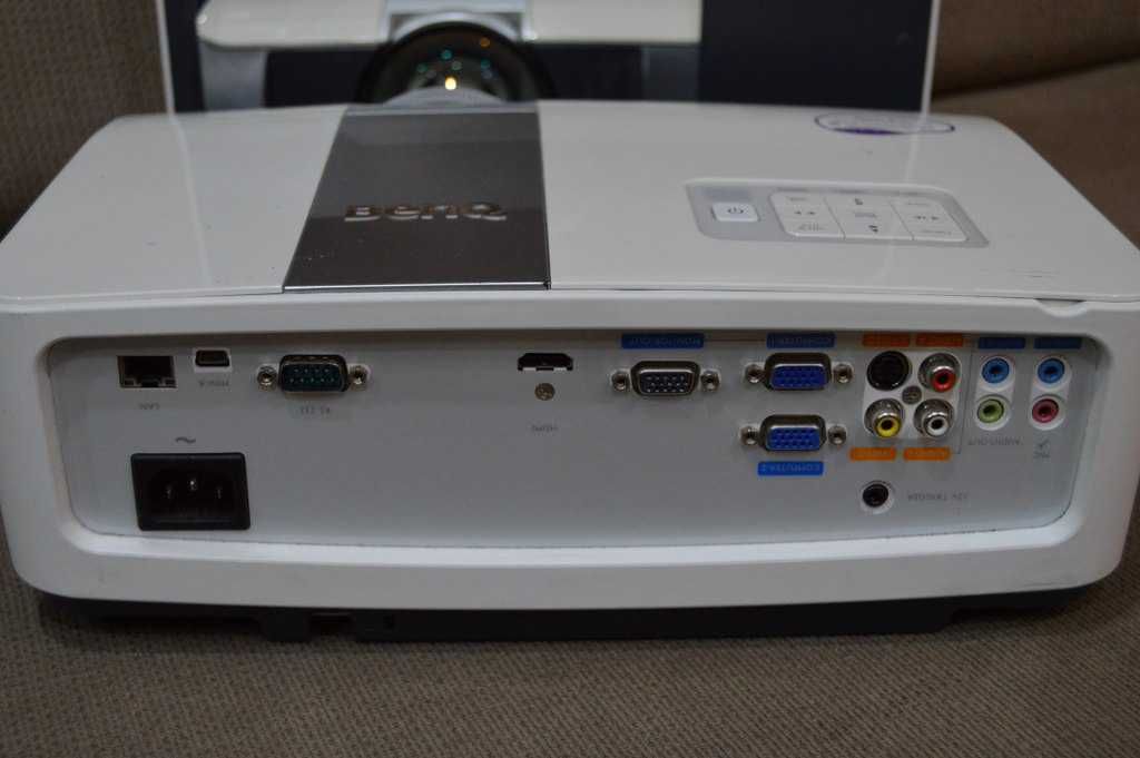 Videoproiector Benq 3D MW851UST, Short Throw - citeste anunt
