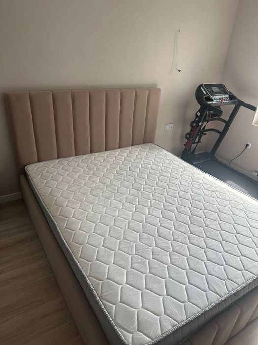 Кровать двухспальнаяя