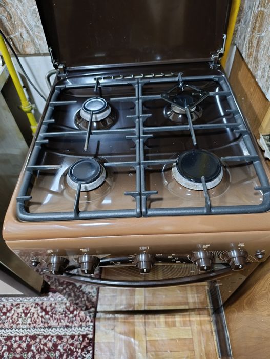 Продаю газовую плиту+вытяжку