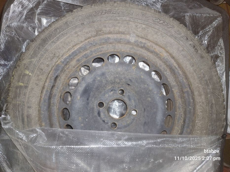 4 броя стари зимни гуми със стоманени джанти.
Размери 185/65 R15