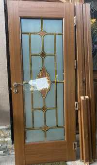 Deosebita ușa din lemn cu vitraliu, demontata