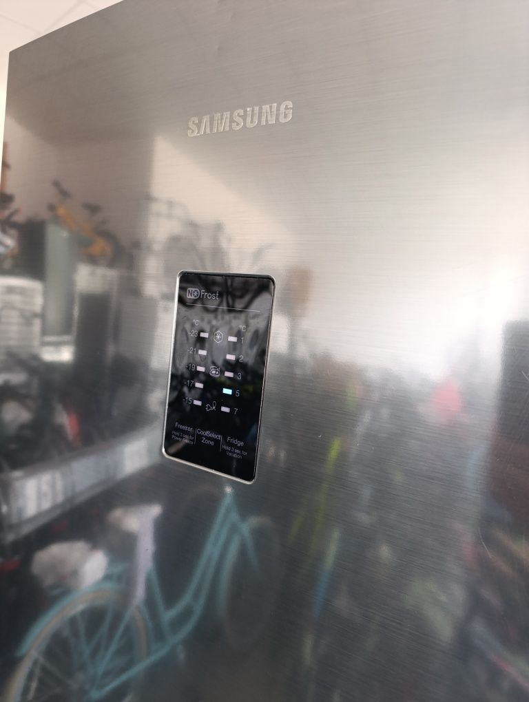 Хлдилник и фризер SAMSUNG No frost A++