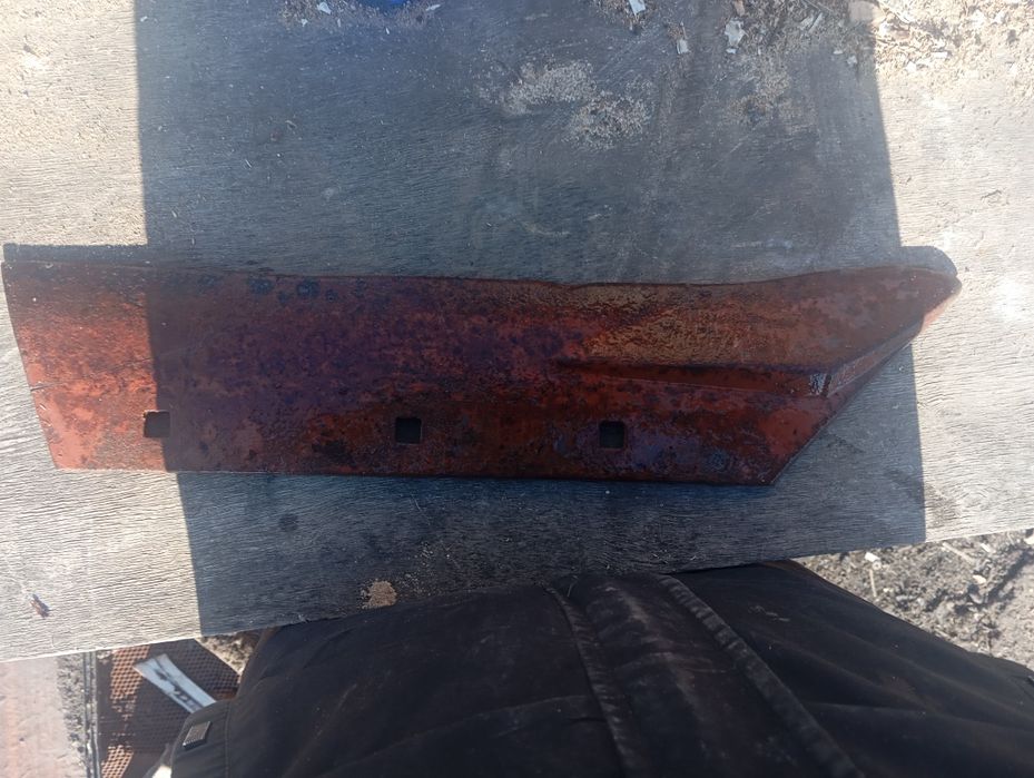 продам 2 лемеха на плуг