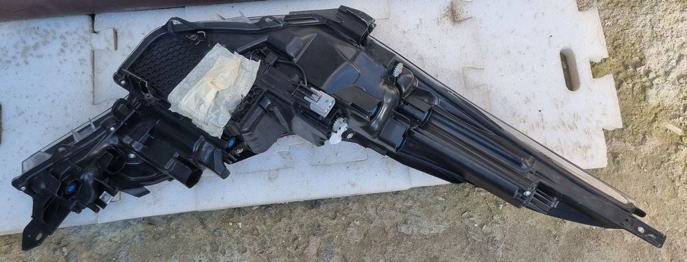 Vând far stânga Toyota C HR Full LED