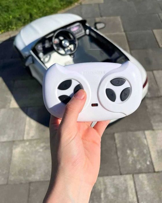 Детский электромобиль : Mercedes-Benz SL 63