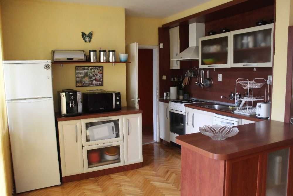 Дава се под наем Тристаен апартамент в Пловдив, Въстанически - 120 кв.м за 325 € - Снимка #12