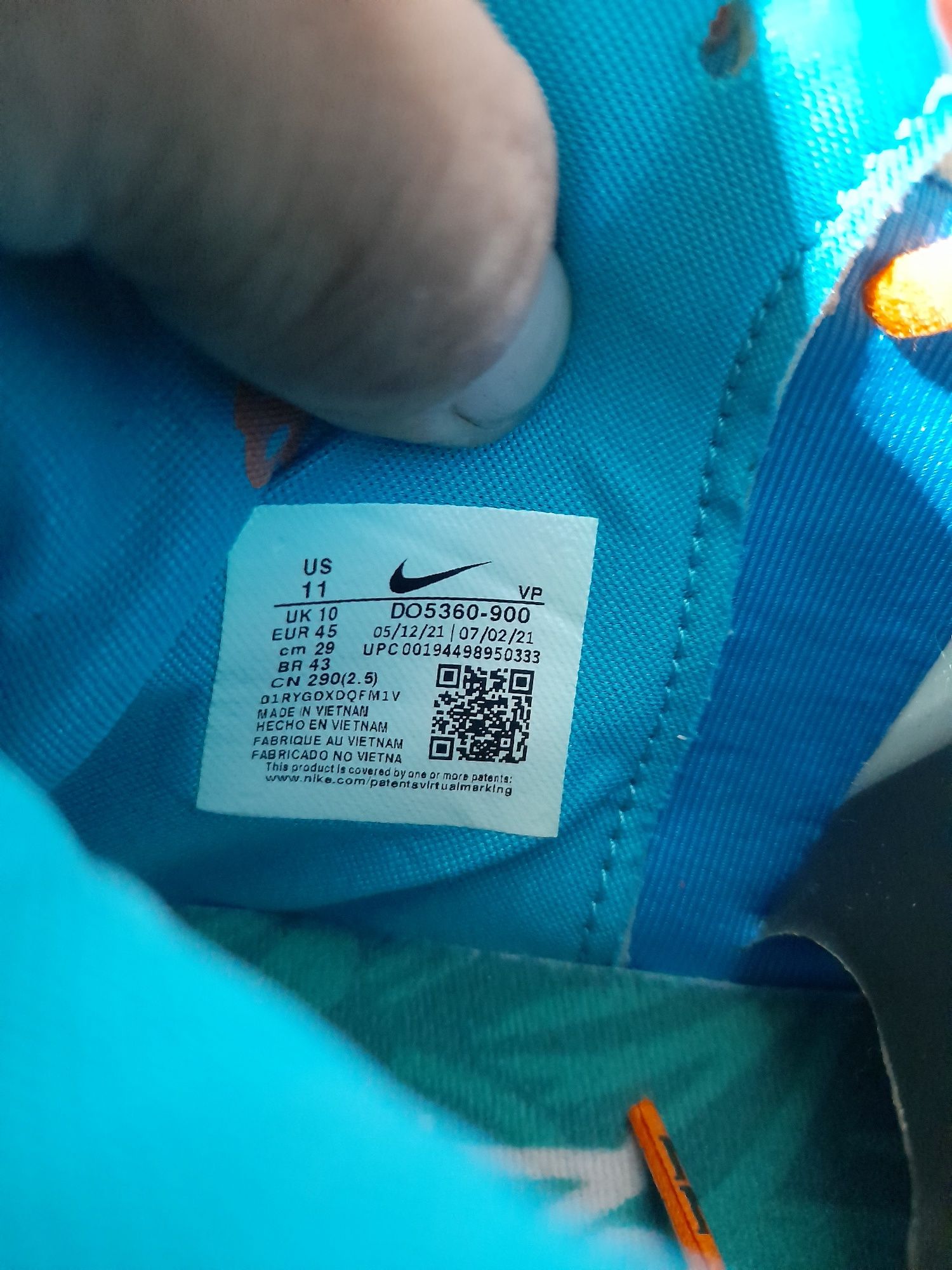 Красовки от фирмы NIKE.