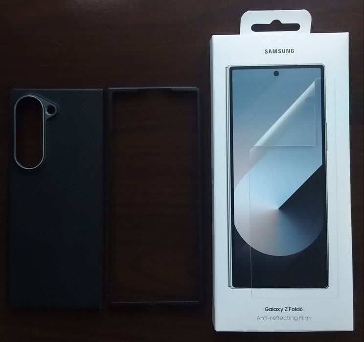 Vând husa carbon Z Fold6 în stare fff buna și set folii  Samsung