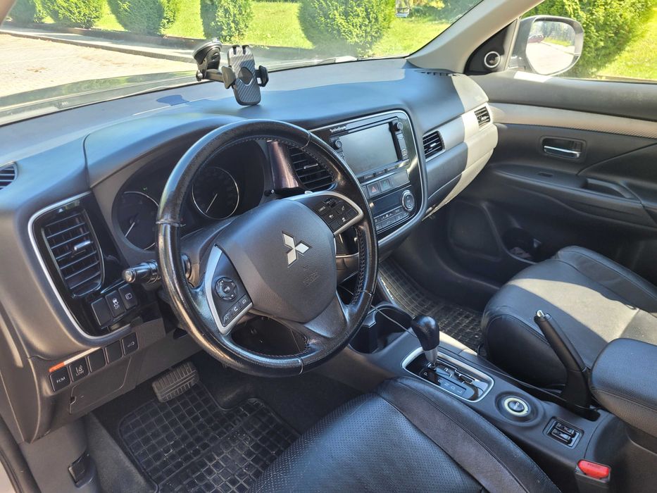 Mitsubishi outlander 3