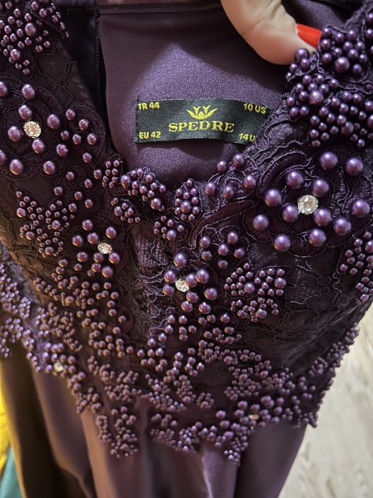 Rochie eleganta Mărimea 42  Trimit prin curier cu plata in cont  Pret