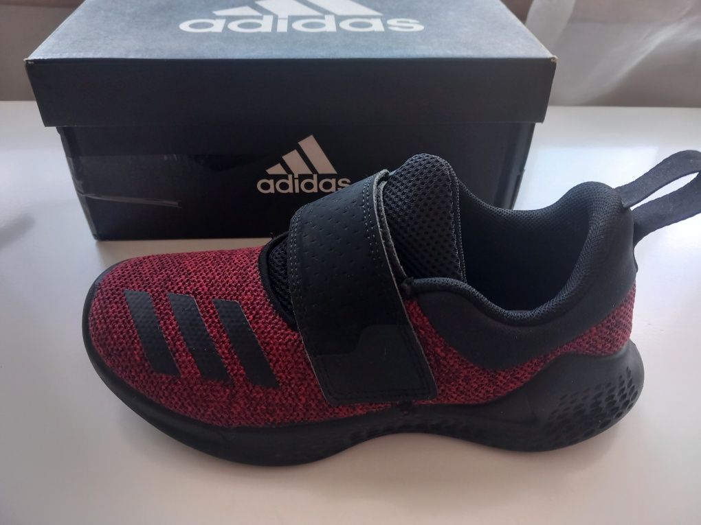 Маратонки Adidas 32