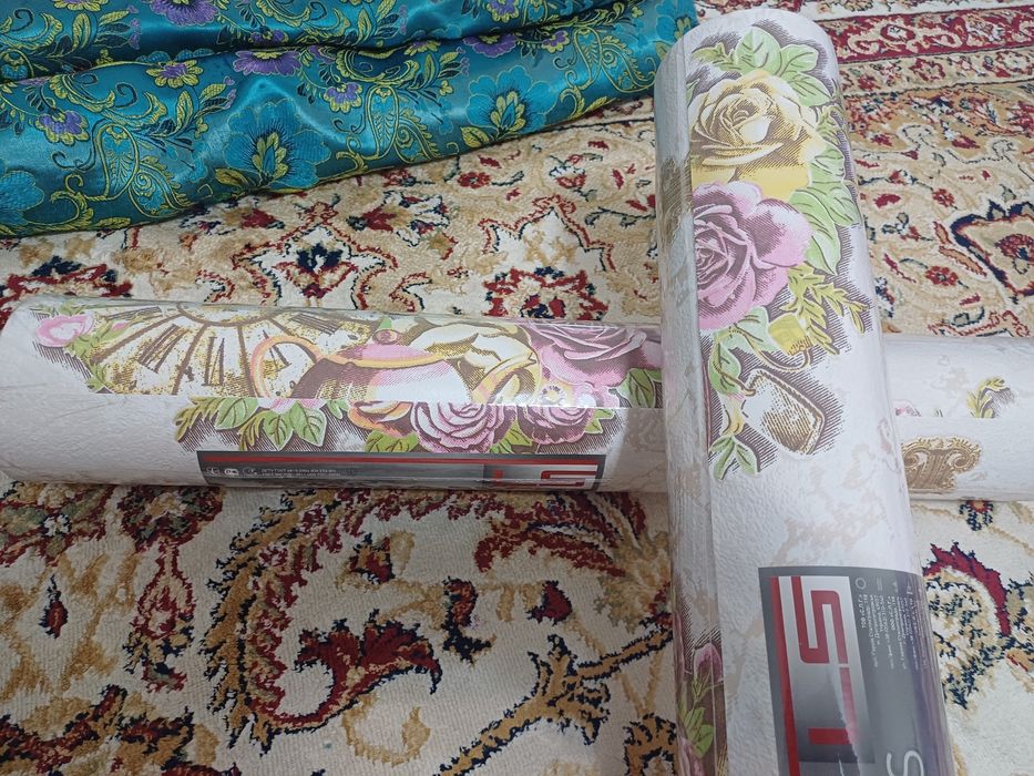 Продаётся обои в отличном состоянии