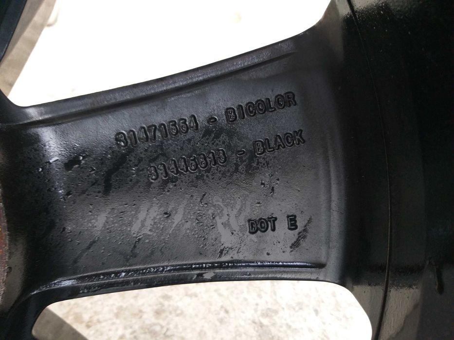 Jante Volvo Xc40 Xc60 Xc90 S60 V60 S90 V90 R19 Spoke Black White