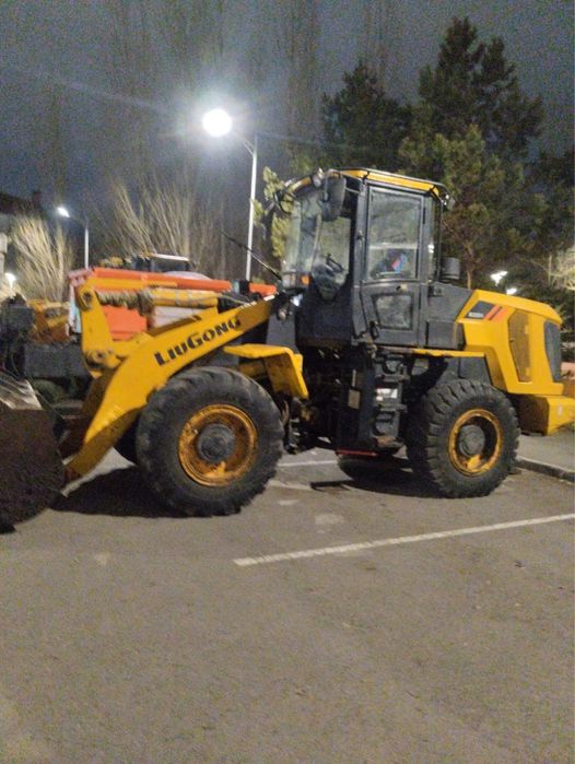 Недорого Фронтальный погрузщик обьем 2 куб