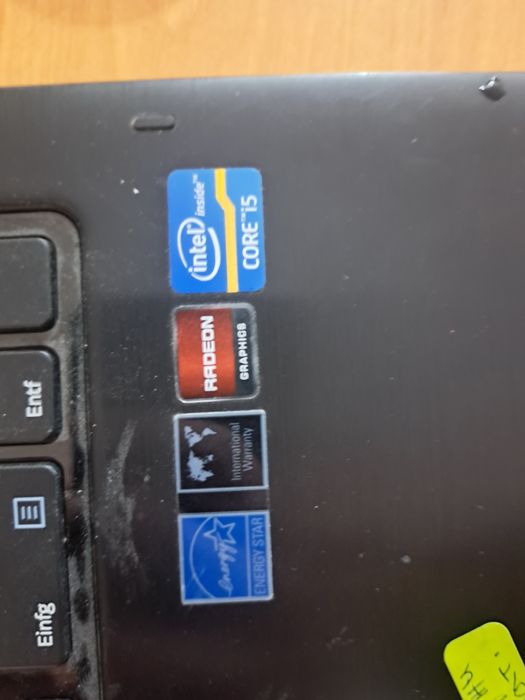 Продавам лаптоп Samsung