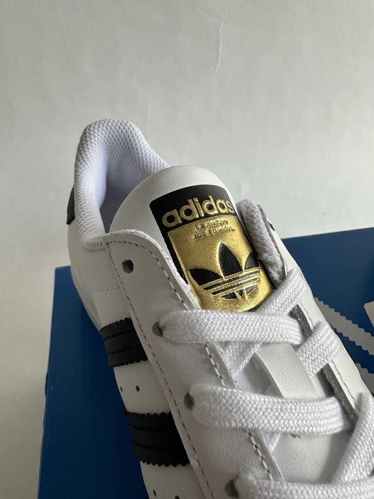 Adidas Superstar marimea 37 1/3 noi, originali