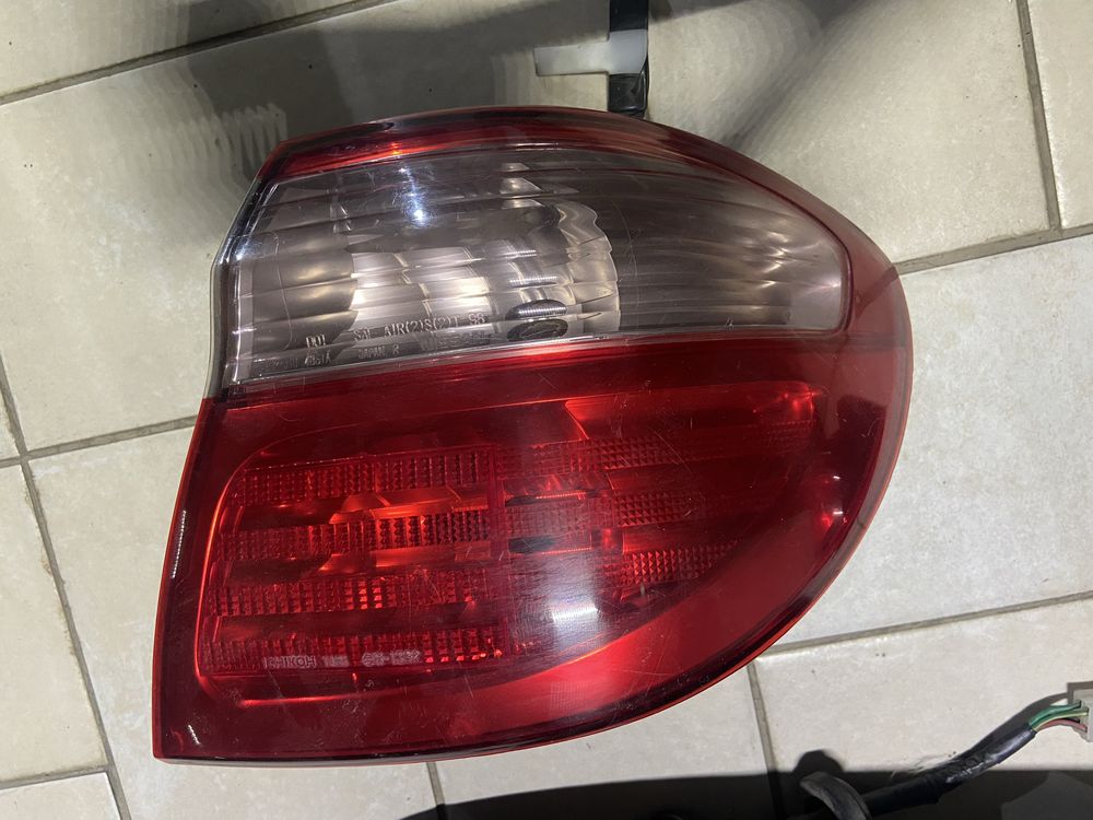 Задние фонарь Nissan Maxima