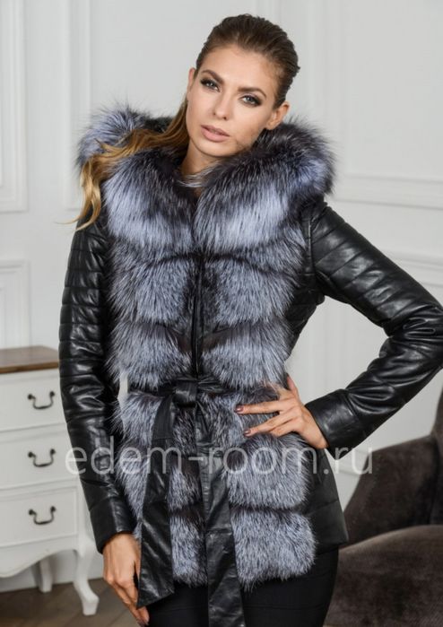 Отдаем женскую одежду куртки