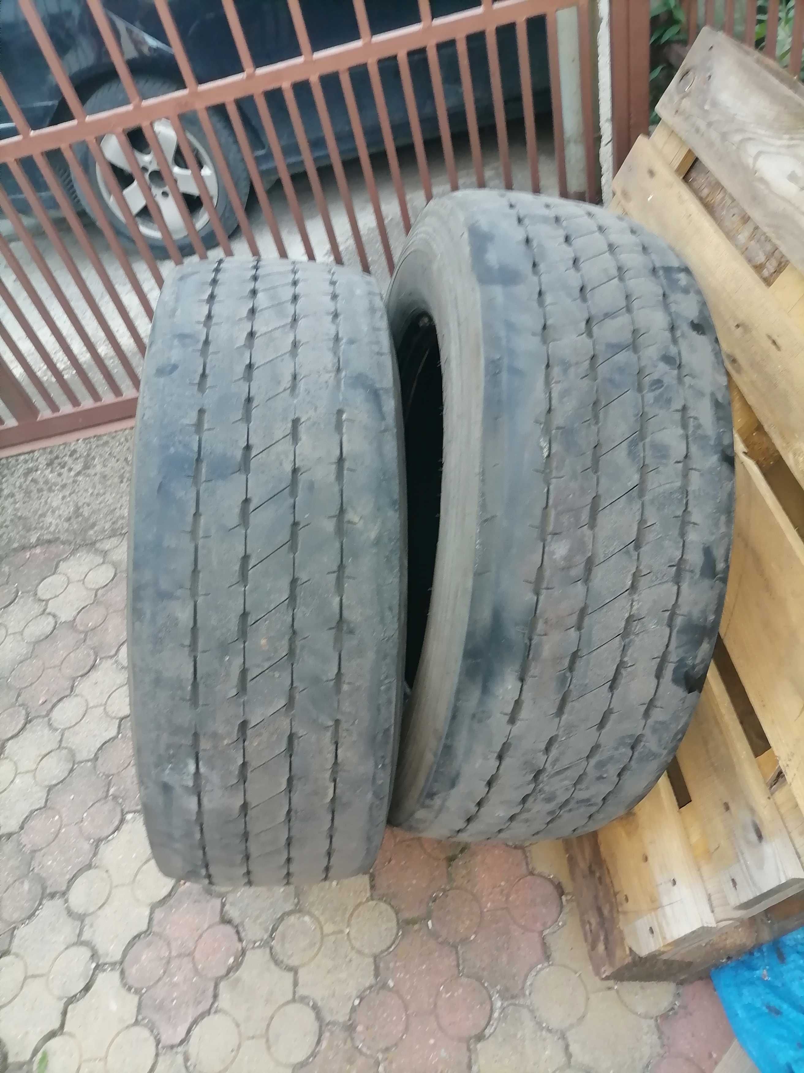 Продавам две гуми употребявани 315 /60 R/22.5. ДОТ 23г.
