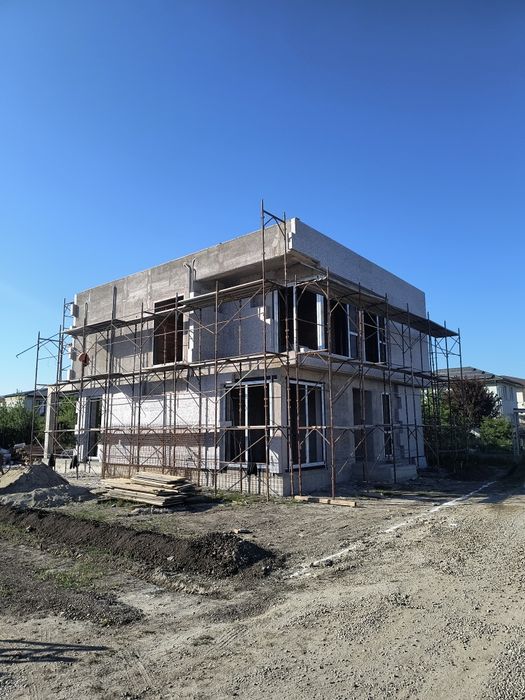 Constructii case la Roșu și finisate