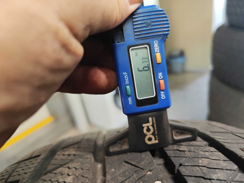 2бр. Всесезонни гуми 235/50/18 Vredestein