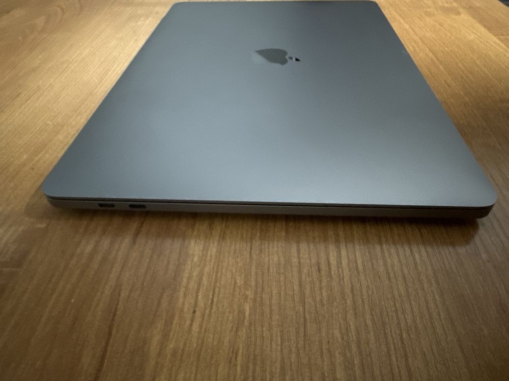 Macbook pro 13, 2020г, купил 2022г