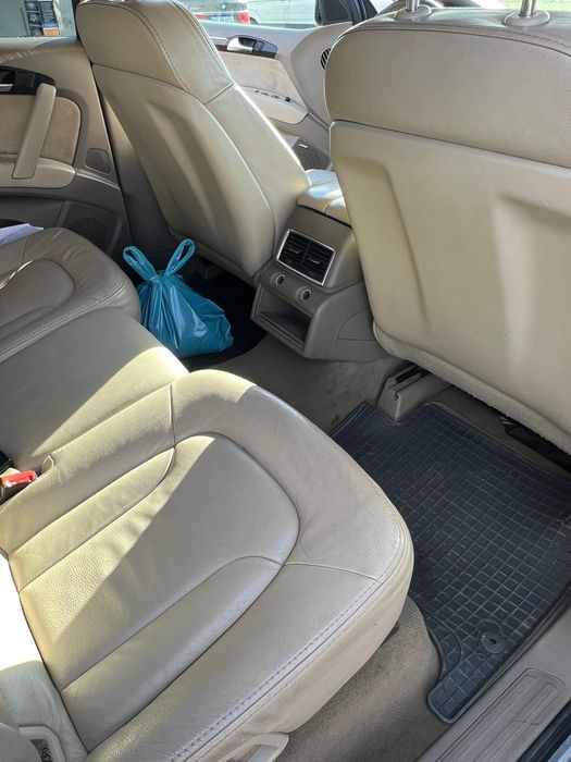 Vând Audi Q7 an 2008