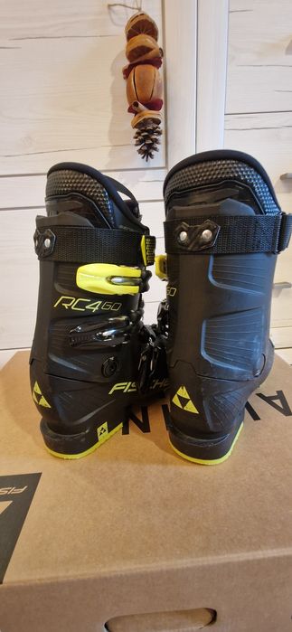 CLapari Fischer RC4 60 JR
Marimea 34 (21.5)