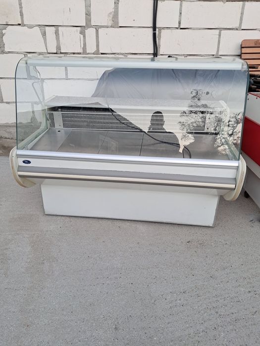 Vând vitrina frigorifica